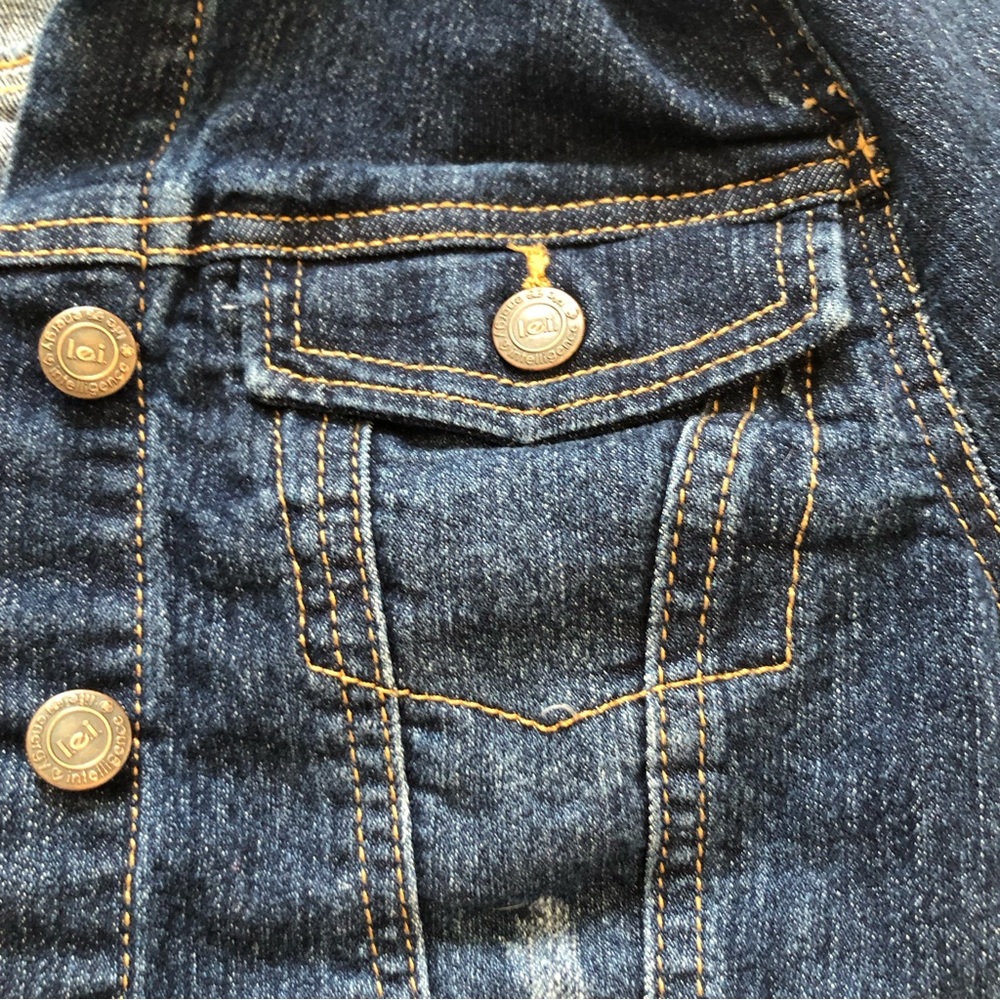 Lei Distressed Denim Jacket size Medium - Picture 6 of 7